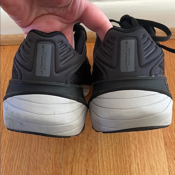 Men's Black Topo Athletic UltraFly 5 Sneakers - Picture 3 of 6